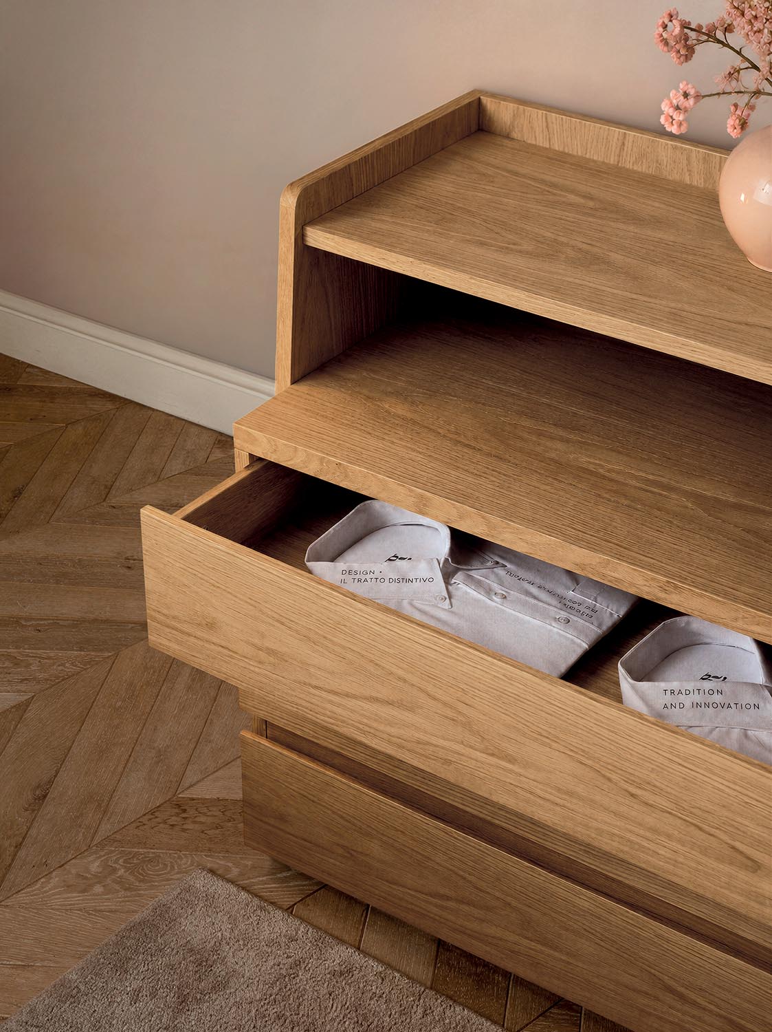 URCA NIGHT DRESSER Gallery 7