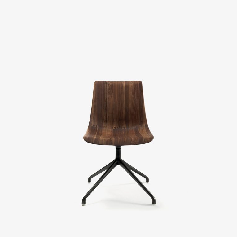 Materia chair in solid wood