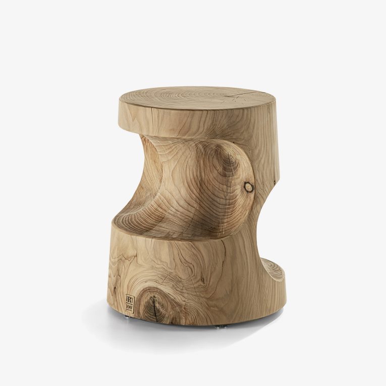 Slalom stool in scented cedar
